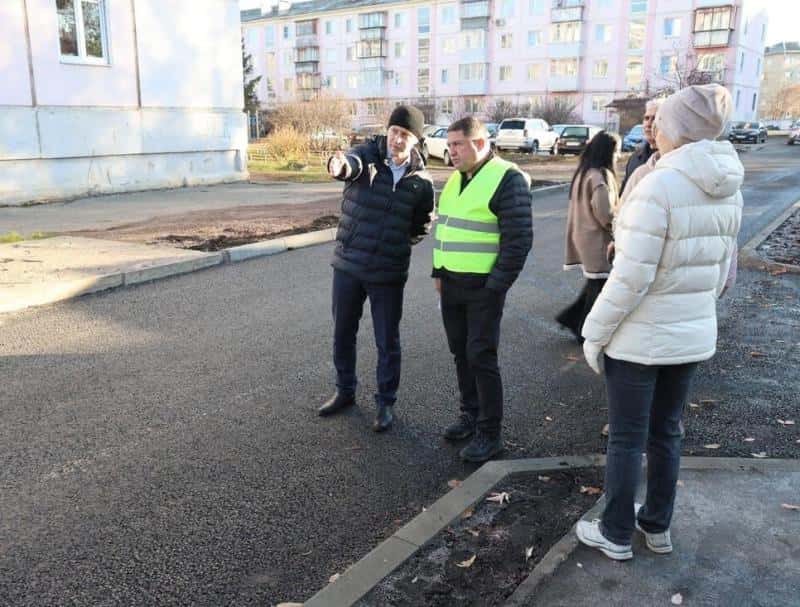 «Один тротуар не успели сделать»: в Каменске-Уральском прошла приемка отремонтированных дорог