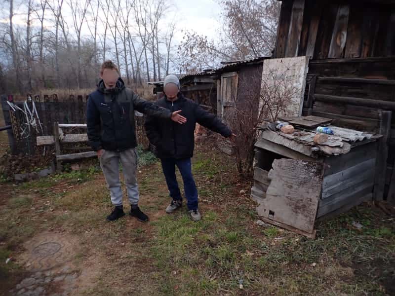 Украли инструменты РЖД и спрятали в кустах: под Каменском-Уральским задержали необычную парочку
