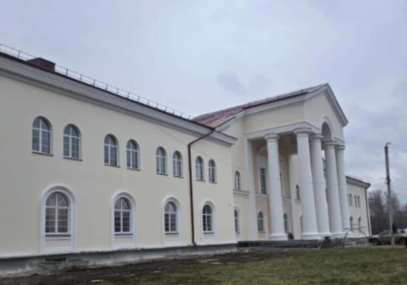 В Каменске-Уральском продолжают реставрацию Детского культурного центра