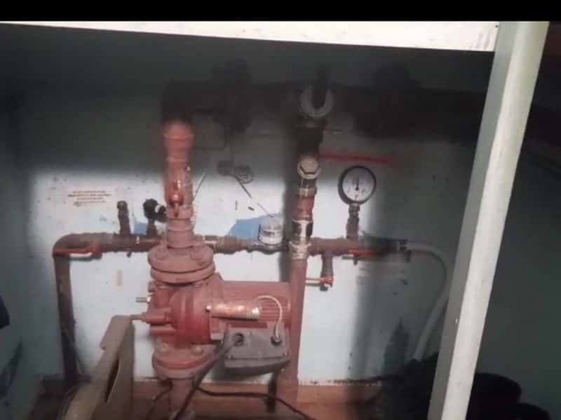 Мощный советский насос заставил квартал Каменска-Уральского мерзнуть