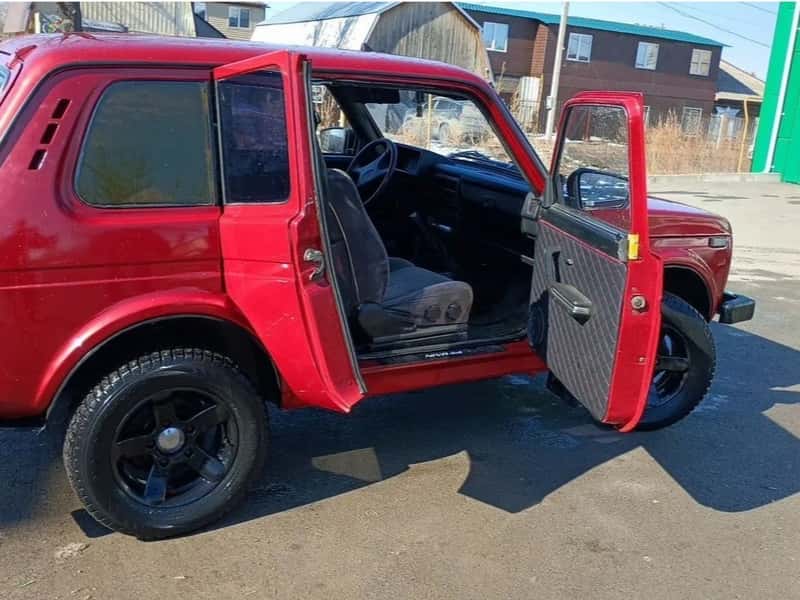 В Каменске-Уральском продают редкую модификацию «Нивы» с бронированием за 600 тысяч рублей