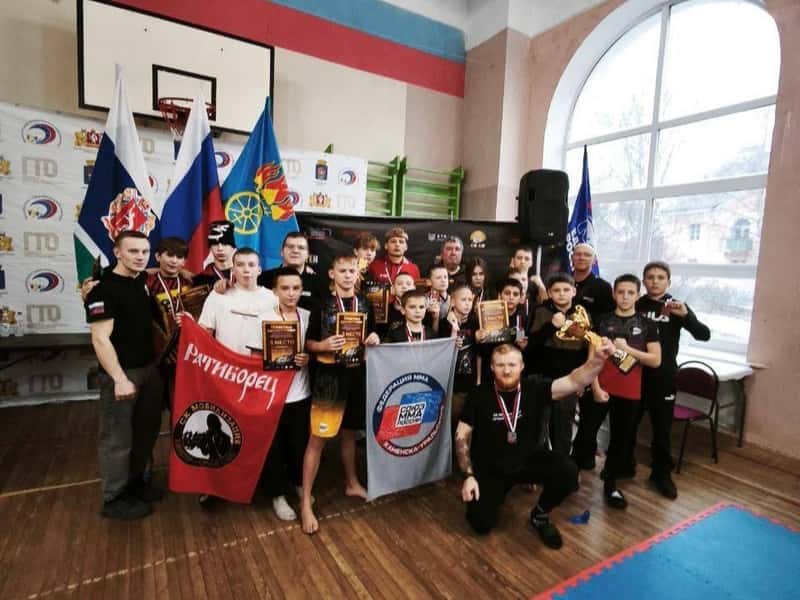 Юные бойцы из Каменска-Уральского выиграли областные соревнования по ММА