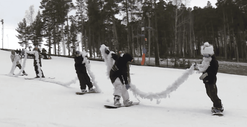 Дед Мороз с 30-метровой бородой спустился с Уктусских гор в Екатеринбурге