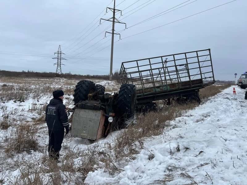 Смертельное ДТП с трактором в Каменском районе : погиб 22-летний водитель