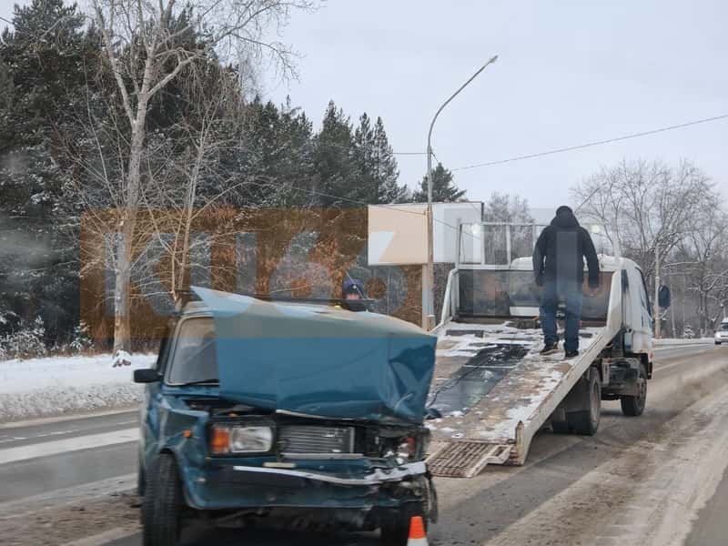 75-летний водитель «ВАЗа» устроил аварию в Каменске-Уральском: двое пострадали