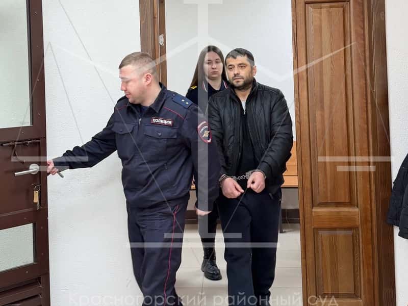 В Каменске-Уральском продлили арест сотруднице МФЦ и иностранцу по делу о миграции