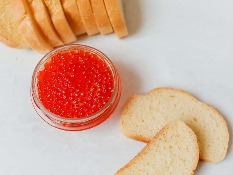 В икре пяти брендов нашли кишечную палочку: Роскачество проверяет производителей