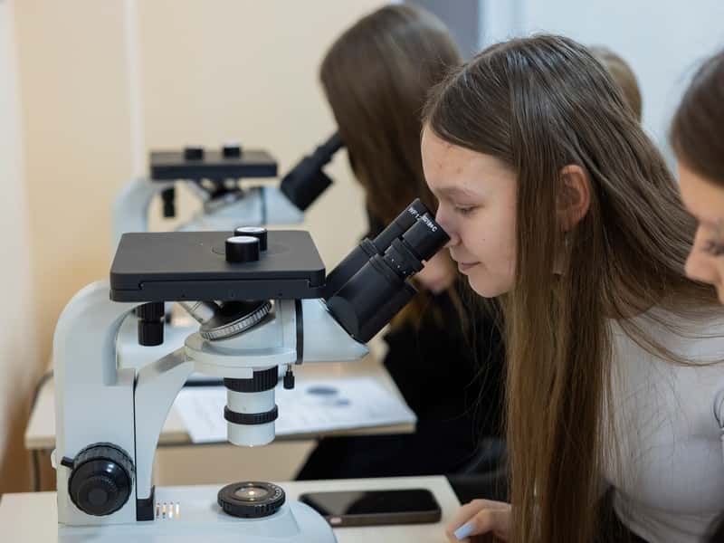 Синарский трубный завод провел «живые уроки» по металлургии для старшеклассников