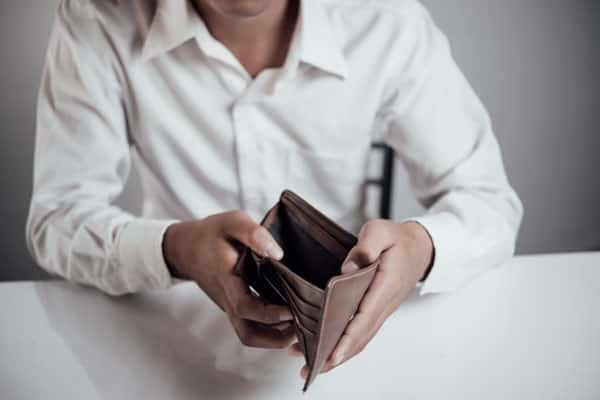 Почти 6% свердловчан живут за гранью бедности, но зарплаты растут