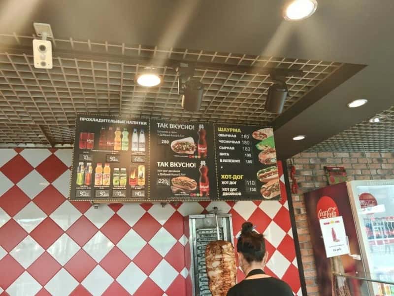 Почти 60% кафе в Свердловской области работали без документов и с опасным сырьем