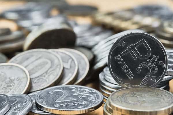 Девальвация рубля откладывается: мнение экспертов