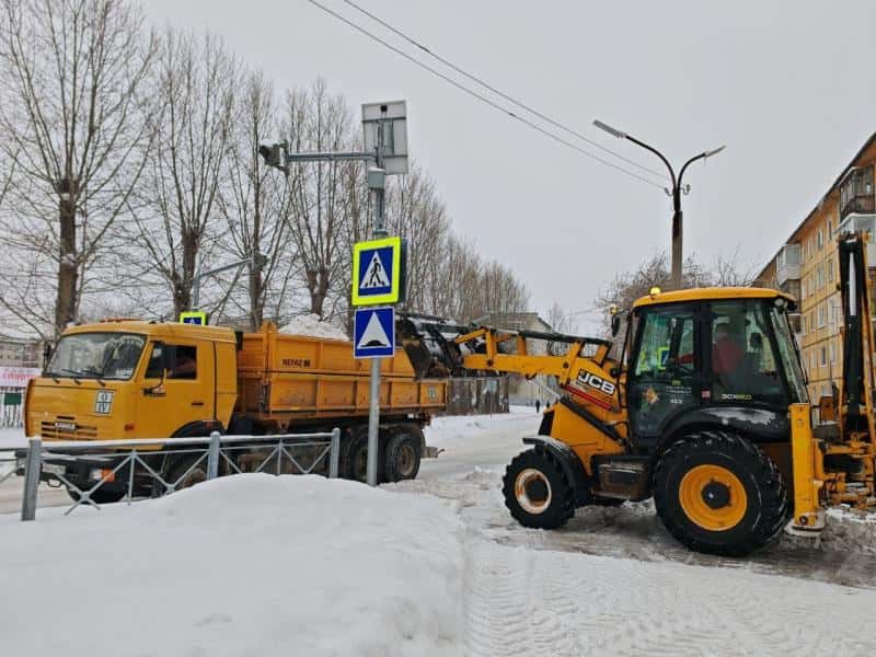 «Не хватает людей, техники»: коммунальщики рассказали о проблемах с уборкой дорог в Каменске-Уральском