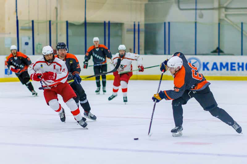 Вырвали победу в концовке: «Синара» обыграла «Авто» на домашнем льду