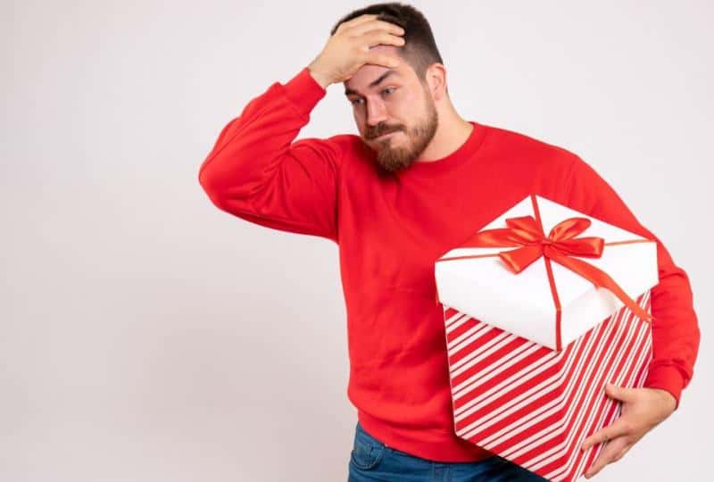 10 душевных и недорогих подарков коллегам-мужчинам на 23 февраля