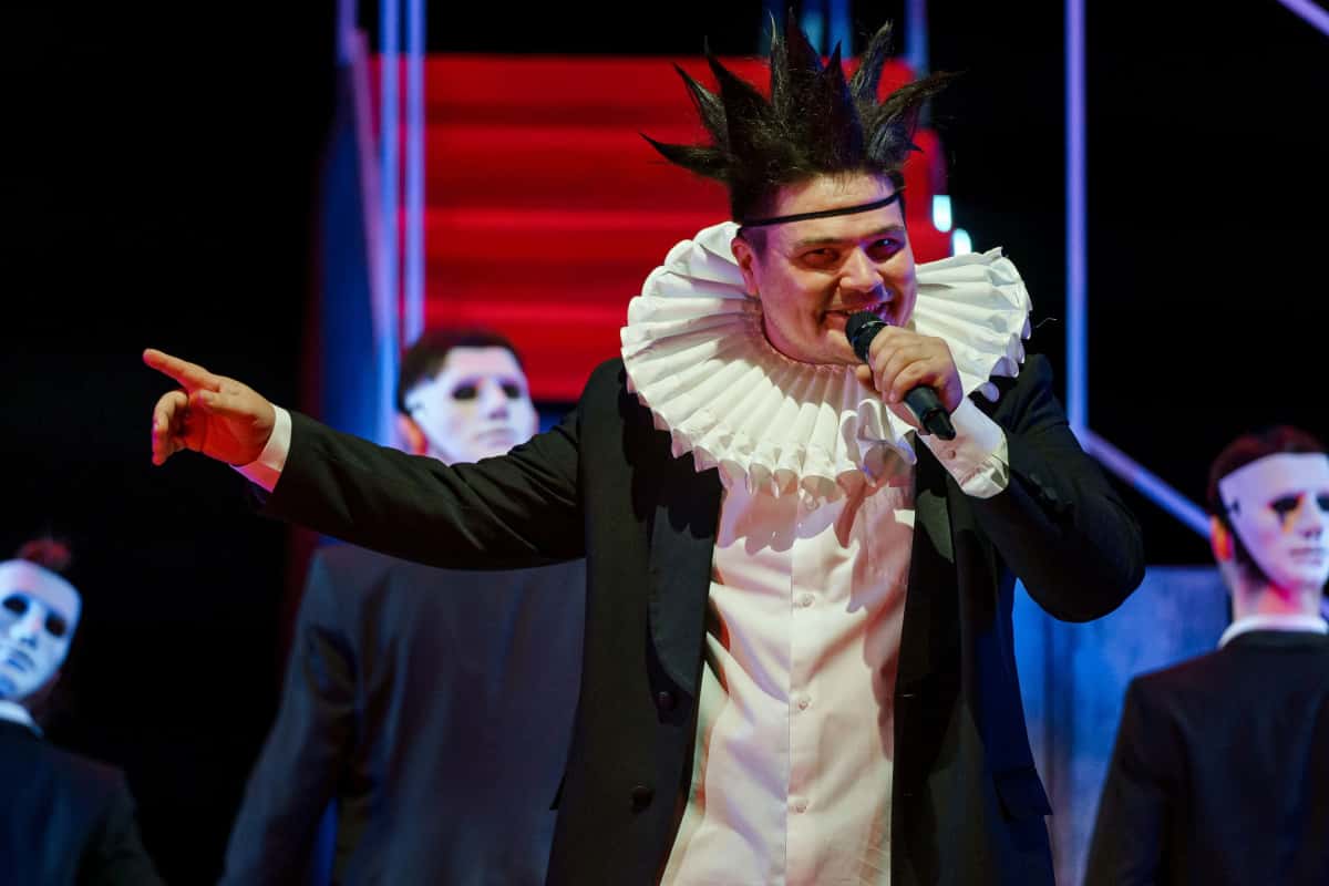 Актёр-победитель зрительского голосования споёт на балконе Каменского театра 5 апреля