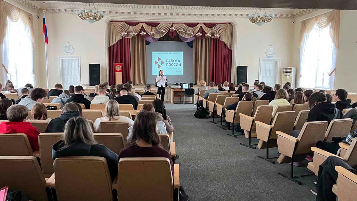 Студентам Каменска-Уральского предложили стажировки и вакансии на предприятиях