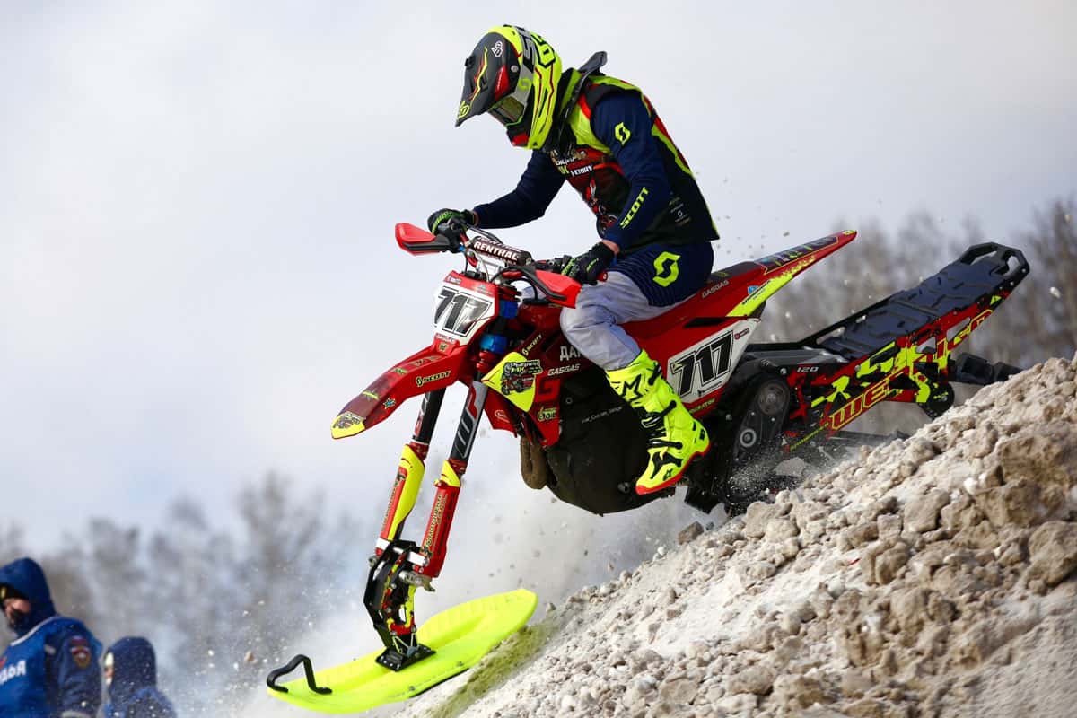 Тимур Муратов выиграл серебро на этапе Чемпионата России по сноубайкам