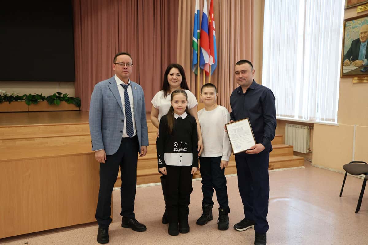 Четырём молодым семьям в Каменске-Уральском вручили сертификаты на жильё