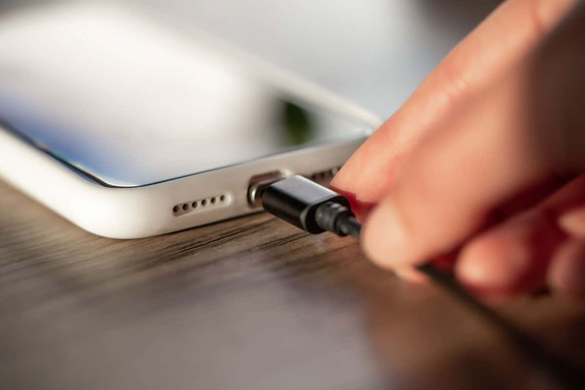 Роскачество проверяет USB-C зарядки с функцией быстрой зарядки