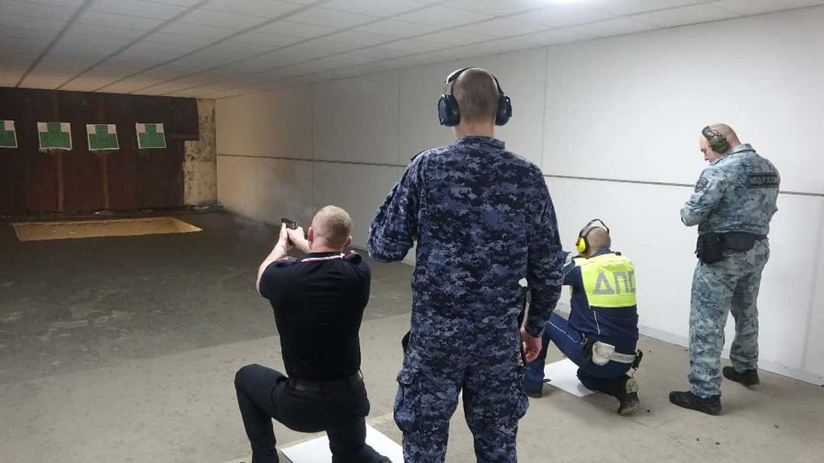 Полицейские Каменска-Уральского провели турнир по стрельбе в честь 23 февраля