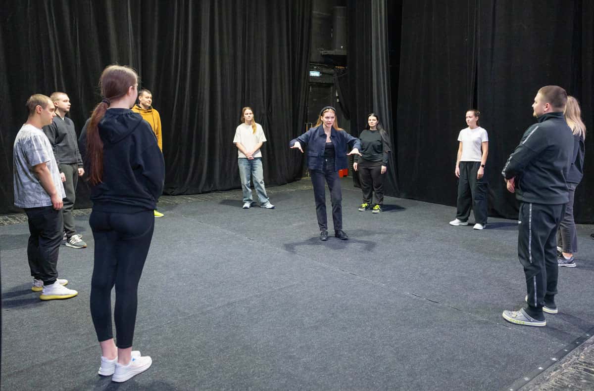 Сотрудники СинТЗ усиливают подготовку к Кубку КВН ТМК через актерские тренинги