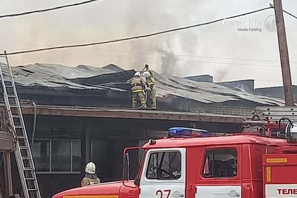 Пожар в Покровском: поврежден частный дом и надворные постройки