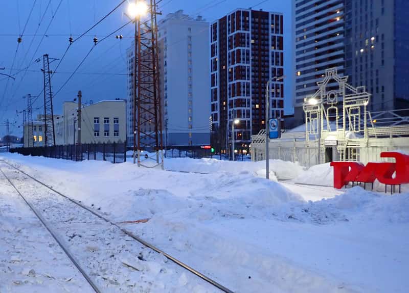 В Екатеринбурге женщина получила тяжёлую травму, попав под электропоезд на станции Шарташ