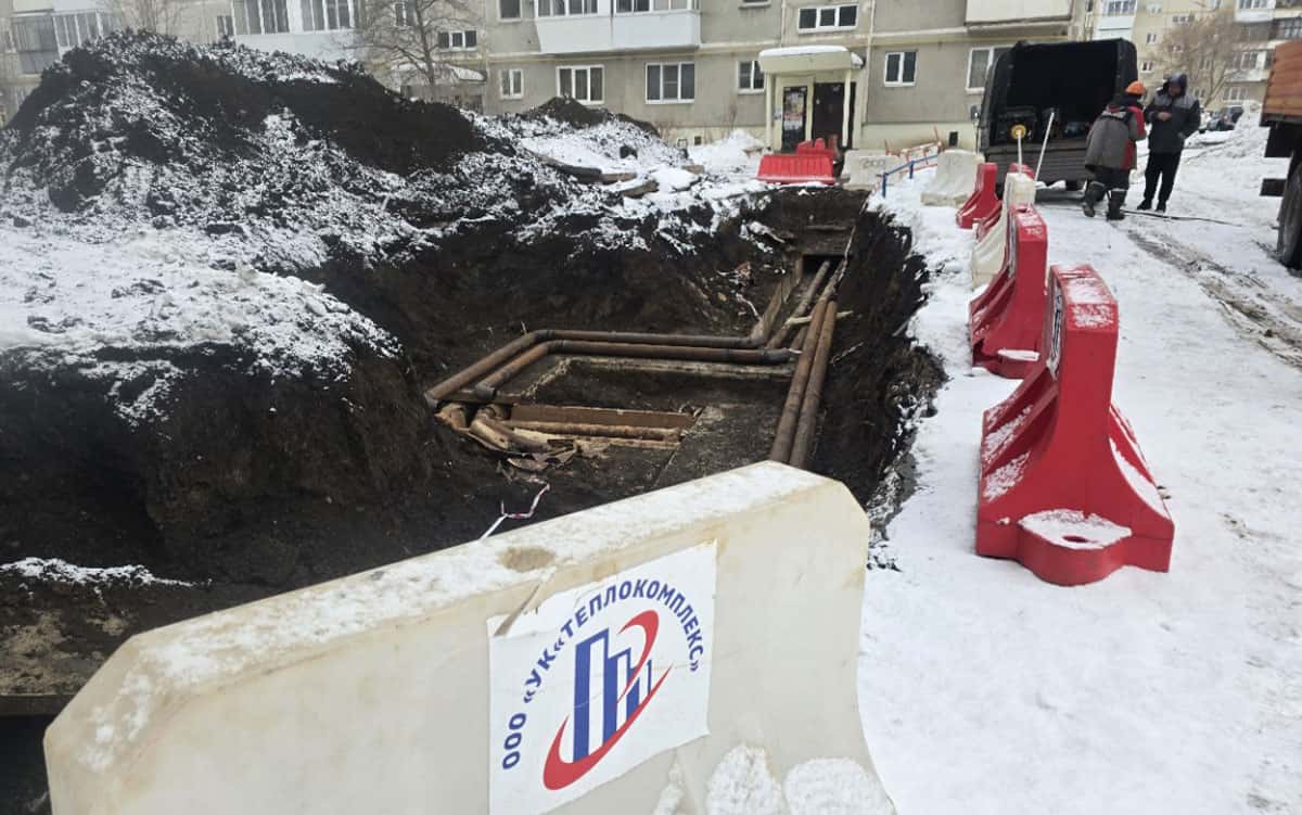 В Каменске-Уральском из-за оттепели начали проседать дворы после зимних раскопок