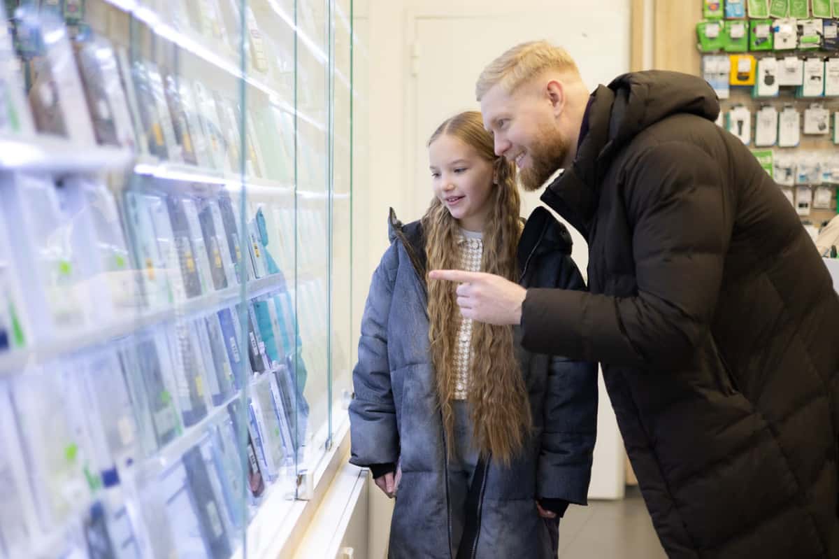 Ноутбуки и умные часы стали хитами подарков свердловчан к 23 Февраля и 8 Марта