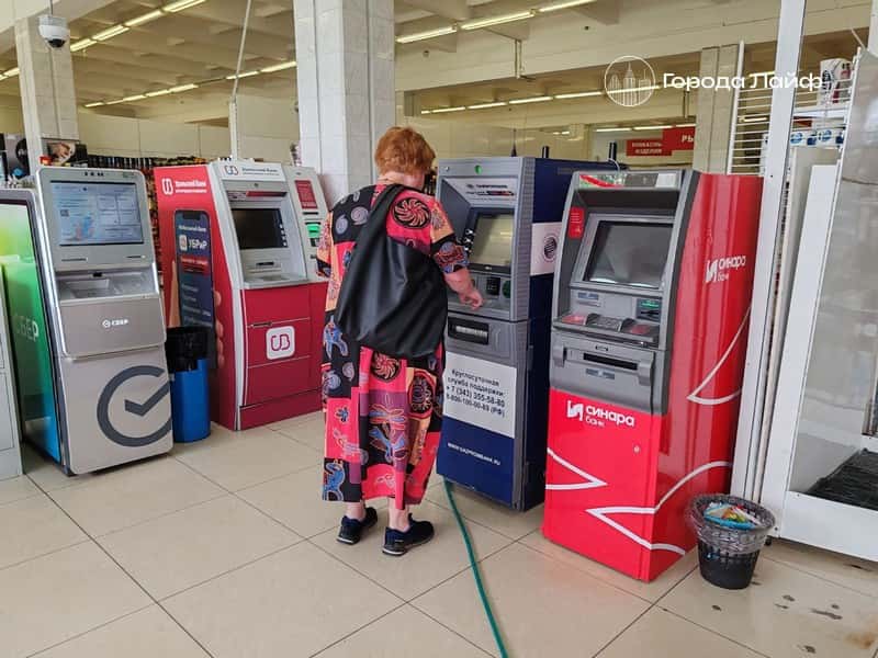 В России упростят разблокировку банковских карт на фоне роста ограничений по счетам