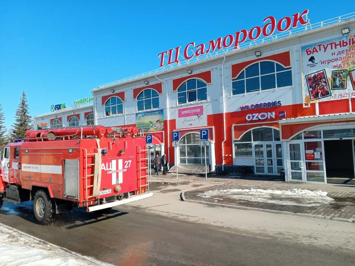 В Каменске-Уральском в ТЦ «Самородок» прошли учения по спасению людей при пожаре