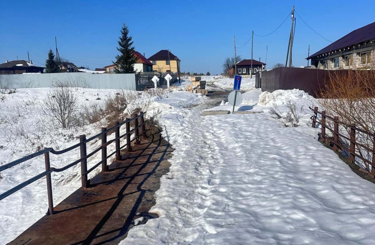 Под Каменском-Уральским мужчина умер после задержки скорой из-за аварийного моста