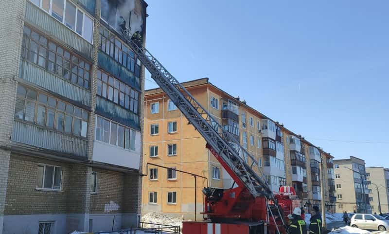 Пожар в пятиэтажке Каменска-Уральского: что скрывает МЧС