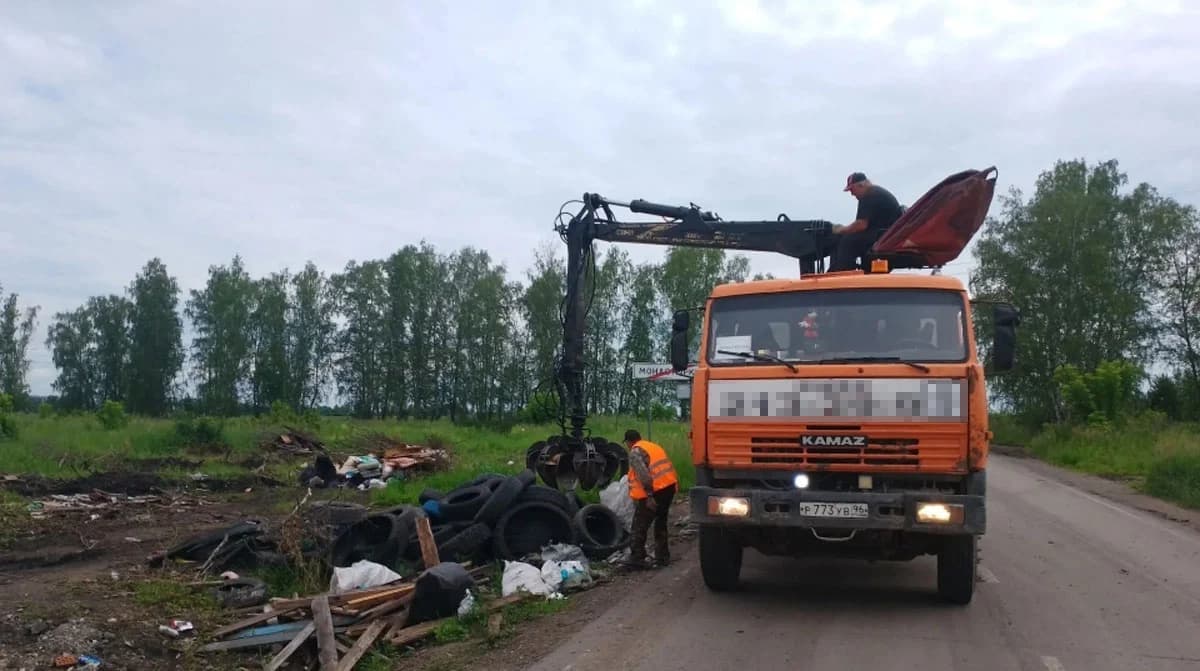 В Каменске-Уральском начали приводить контейнерные площадки в нормативное состояние