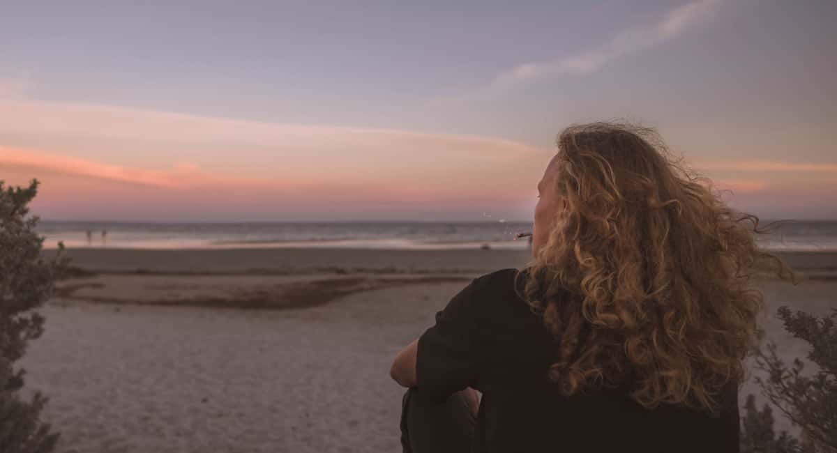 Как пережить тяжелый жизненный кризис: мудрое стихотворение Б.Окуджавы, написанное в 65 лет назад