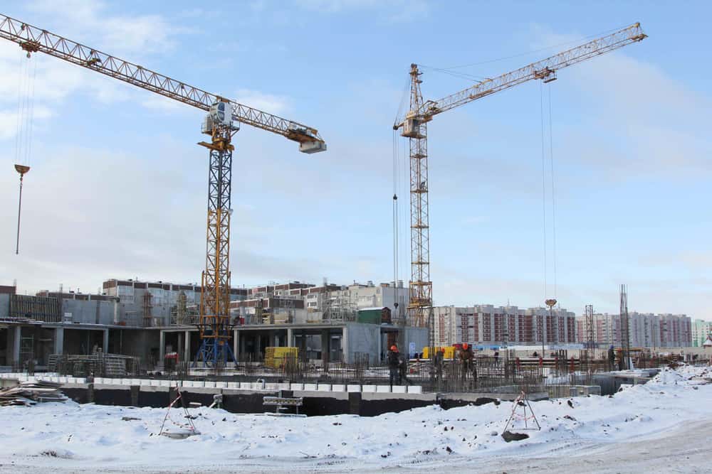 Мэр презентовал, и. о. губернатора кивал: социальные объекты — парк, стадионы лицея и «Космос» Каменска показали высокому чиновнику