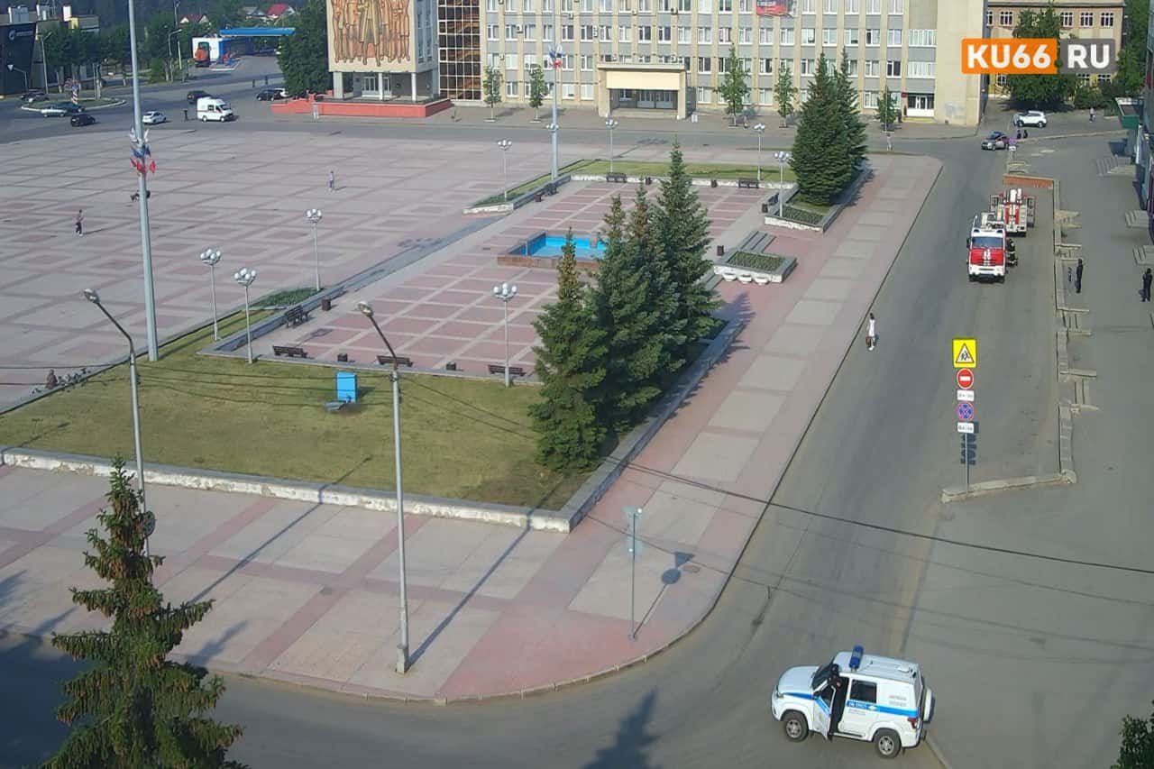 Жителей Каменска-Уральского удивили спецслужбы у мэрии