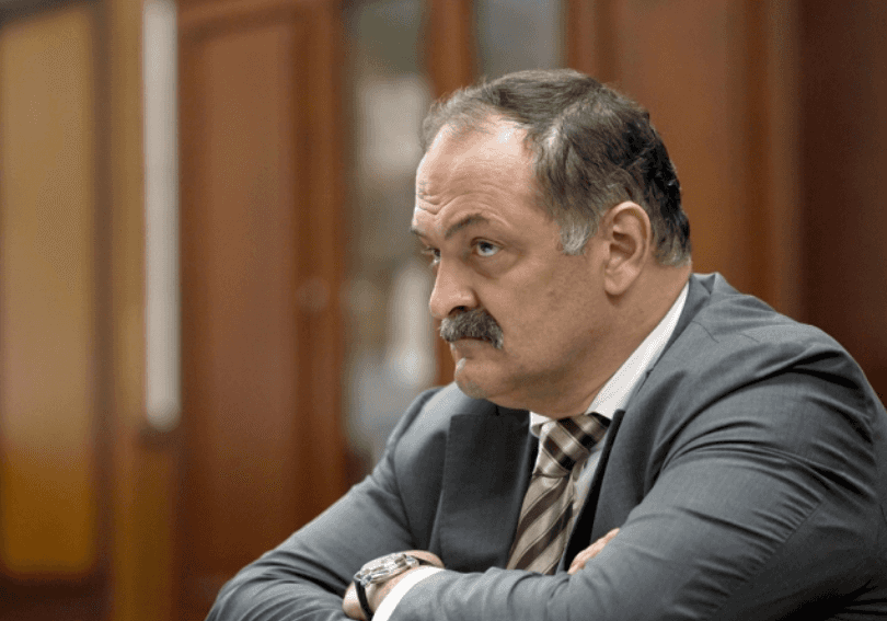 «Ни*** ты не делаешь, товарищ глава, ***»: глава Дагестана Сергей Меликов разнес глав муниципалитетов на совещании