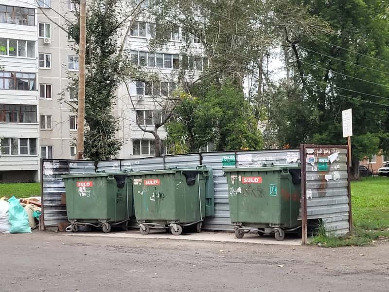 Мусор в Каменске-Уральском вывозят по новому графику — каких районов коснулись изменения