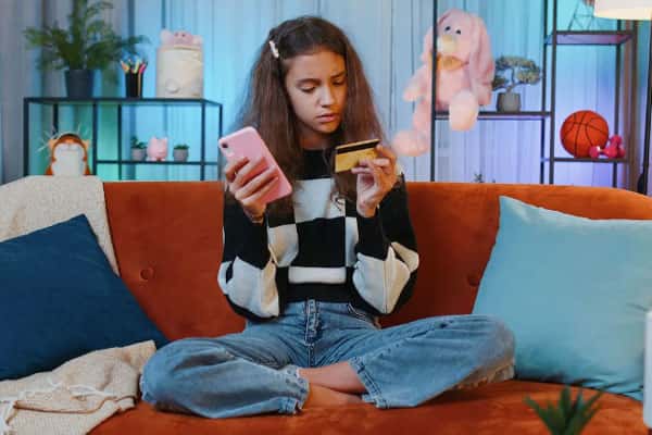 Дропперы в Каменске-Уральском: мошенники используют детей в преступных схемах