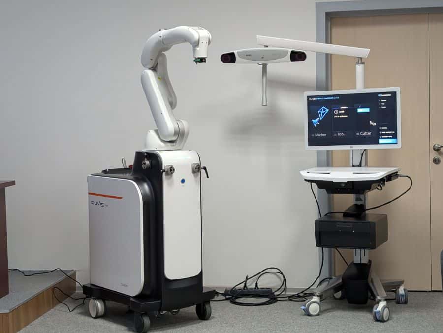 Первую операцию с участием робота провели в Свердловской области