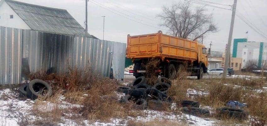 Администрация Каменска-Уральского отчиталась о вывозе покрышек из частного сектора
