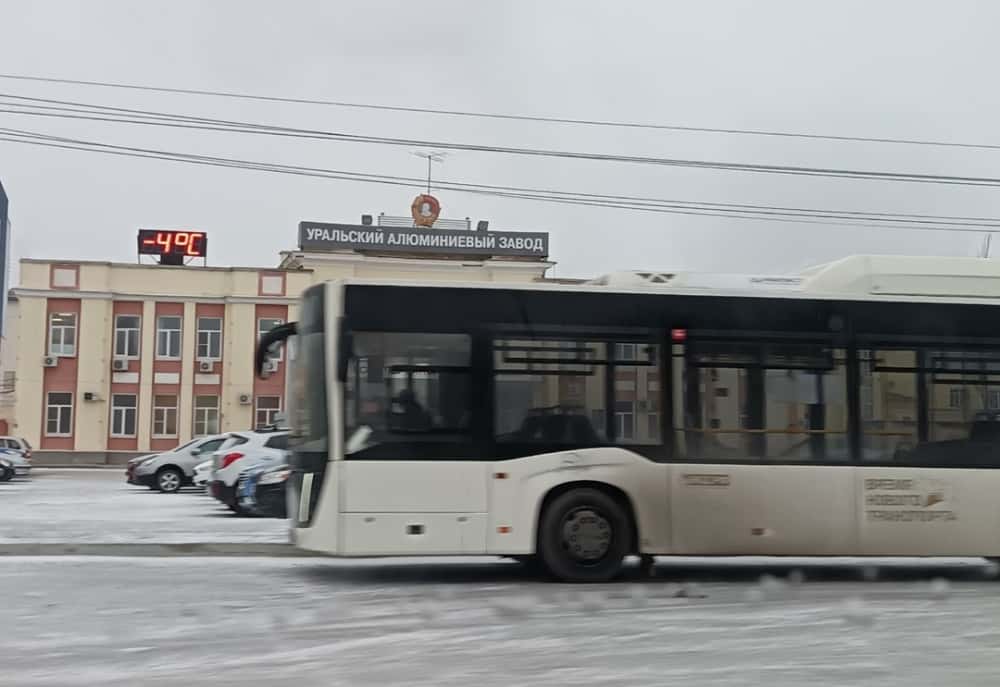 Большим автобусам в Каменске-Уральском с утра пораньше поменяют прошивку