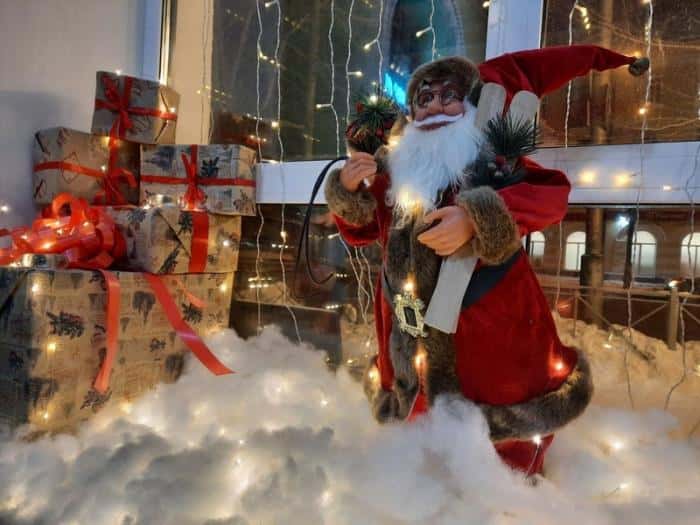 Лучшее новогоднее оформление магазинов и кафе выбрали в Каменске-Уральском