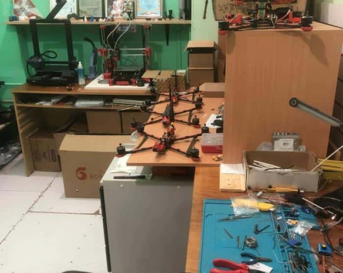 Помощь из дома: многодетный уралец создает вещи для бойцов СВО на 3D-принтере