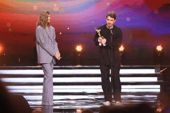 Уральский режиссер Иван Соснин завоевал «Золотого орла» за фильм о больничных клоунах