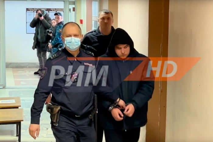 Суд рассматривает меры пресечения для фигурантов дела об издевательствах в Каменске-Уральском. Видео