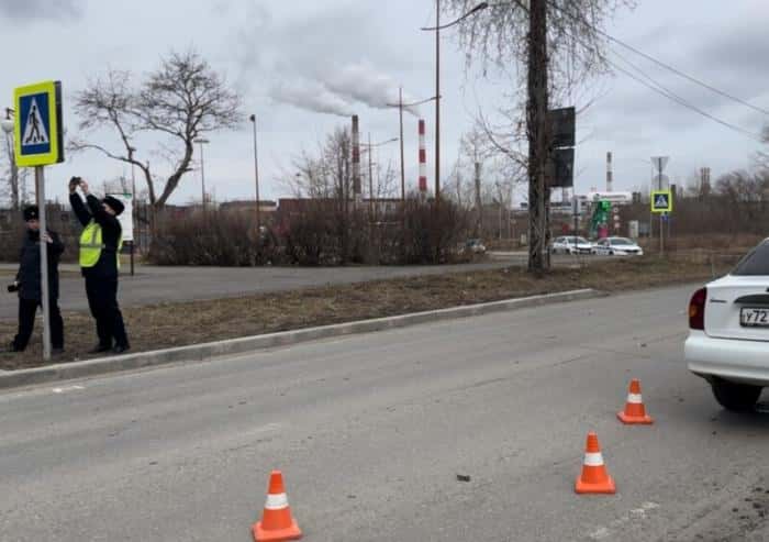 В ГАИ Каменска-Уральского попросили мэра поставить светофор в поселке Чкалова после того, как там сбили 11-летнюю девочку с собакой