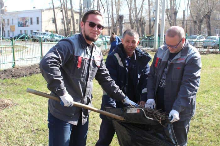 Сотрудники КУЗОЦМ провели масштабный субботник