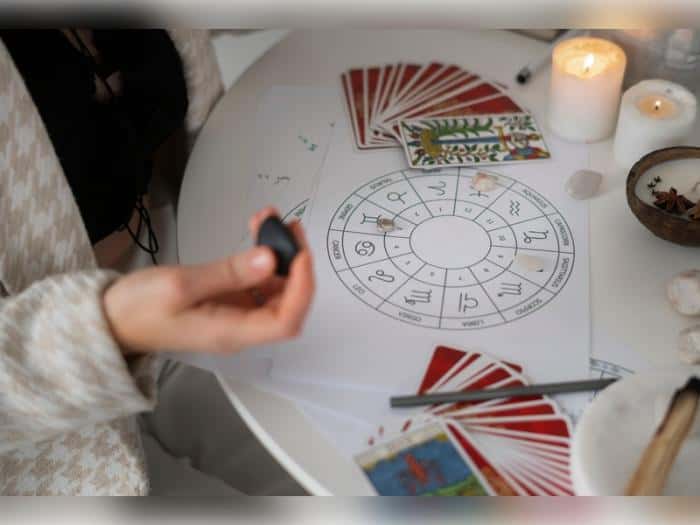 Таронумеролог рассказала, как провести выходные с пользой каждому знаку зодиака